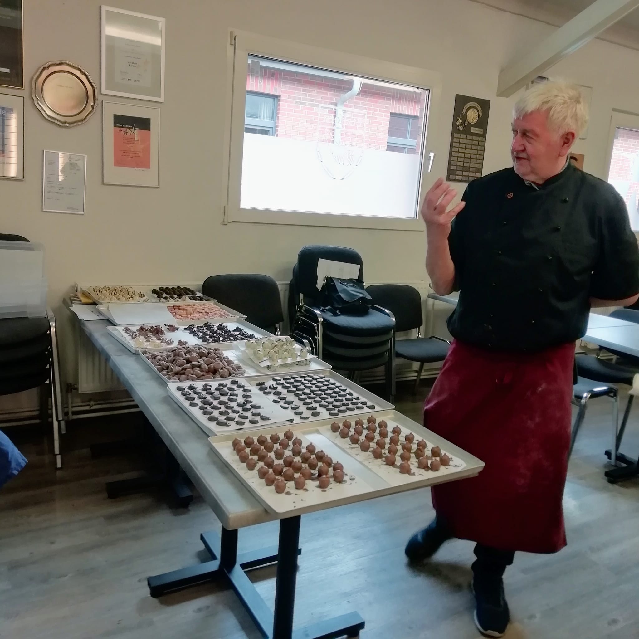 Etzhorner genießen eigen hergestellte Pralinen